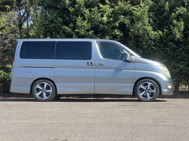 Nissan ELGRAND 350HIGHWAY STAR  - U12602
