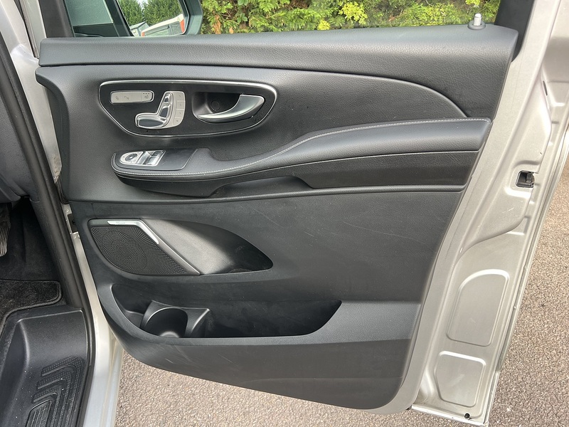 Mercedes-Benz V-Class V220 Avantgarde L - U12608