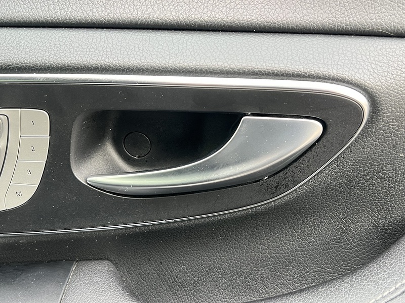 Mercedes-Benz V-Class V220 Avantgarde L - U12608