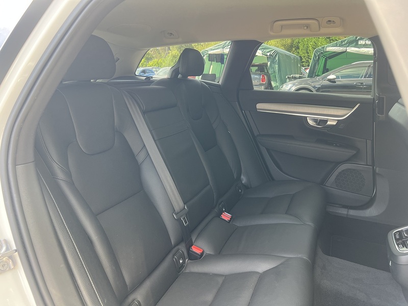 Volvo V90 T5 Momentum - U12612