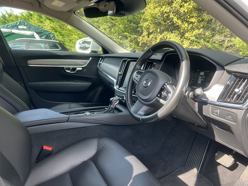 Volvo V90 T5 Momentum - U12612