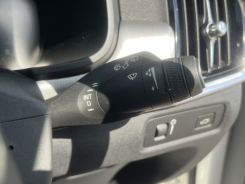 Volvo V90 T5 Momentum - U12612