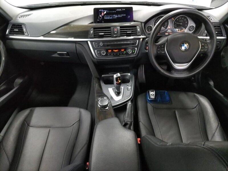 BMW 3 Series 320I Luxury Touring - U12615