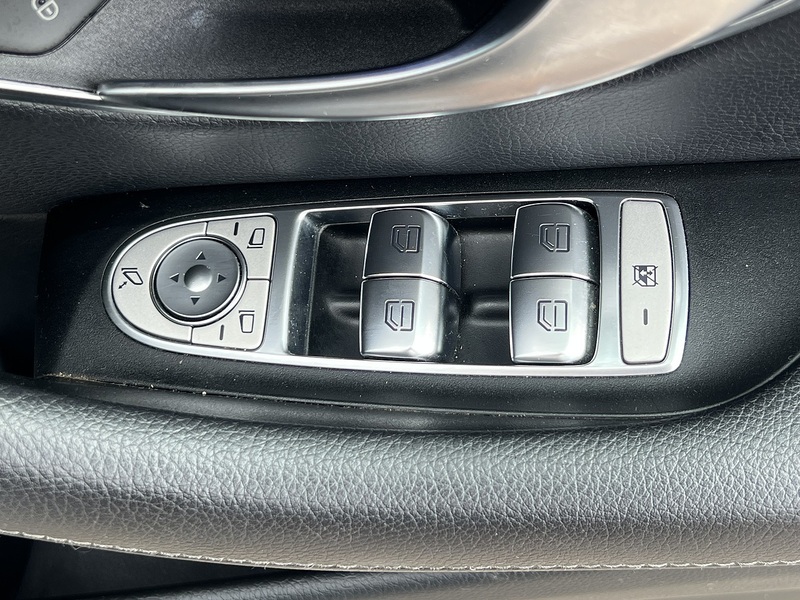 Mercedes-Benz E Class E300de AMG Line - U12618