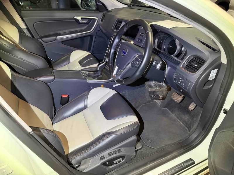 Volvo V60 D4 Cross Country Se - U12628
