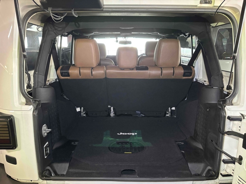 Jeep Wrangler Sahara Unlimited - U12643
