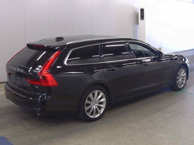Volvo V90 T5 Momentum - U12650