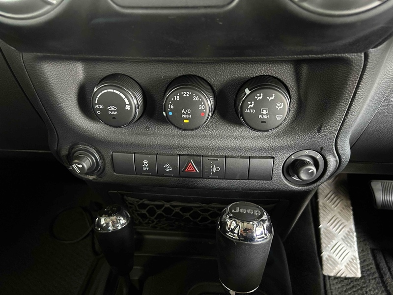 Jeep Wrangler Sahara Unlimited - U12658