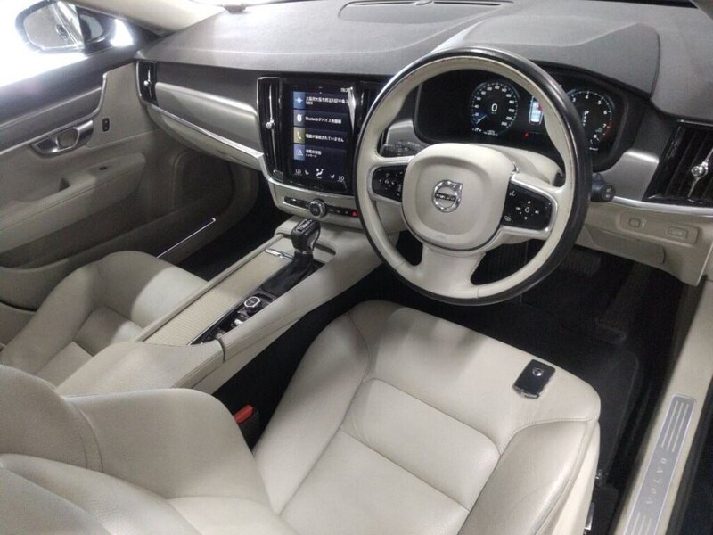 Volvo V90 T5 Momentum - U12667