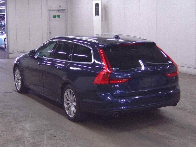 Volvo V90 T5 Momentum - U12667