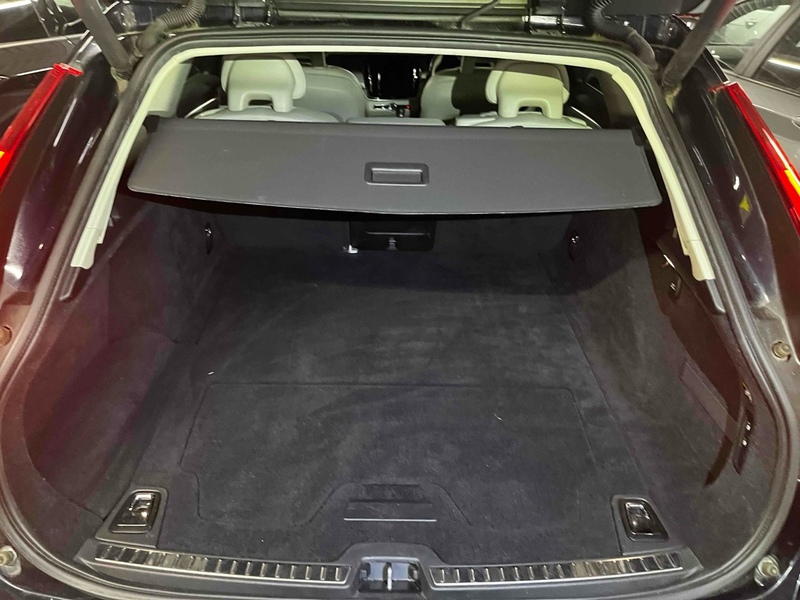 Volvo V90 T5 Momentum - U12667