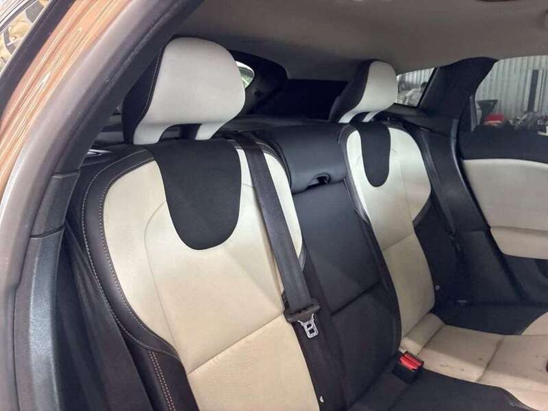 Volvo V40 T5 Cross Country Awd - U12673