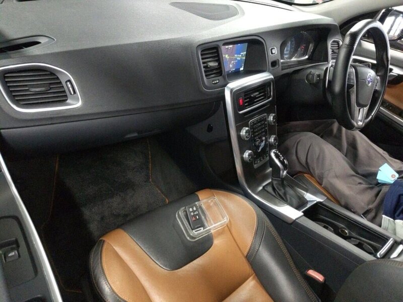 Volvo V60 T5 Cross Country Awd - U12685