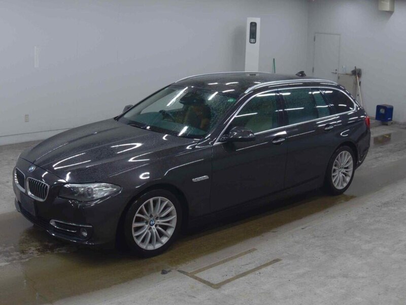 BMW 5 Series 523D Luxury Touring - U12687