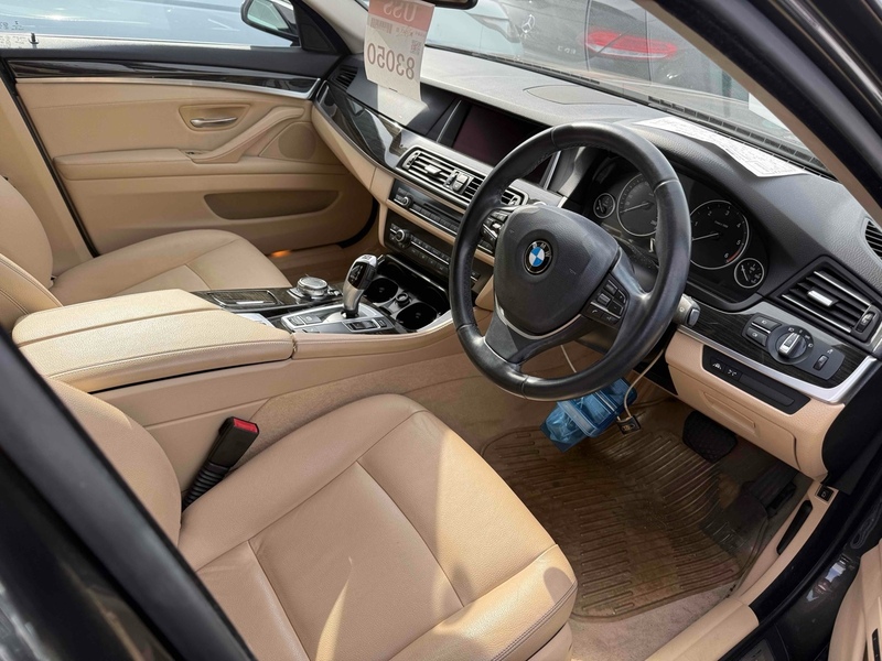 BMW 5 Series 523D Luxury Touring - U12687