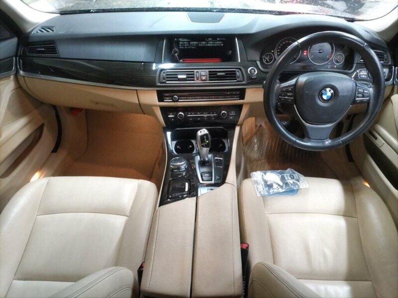 BMW 5 Series 523D Luxury Touring - U12687