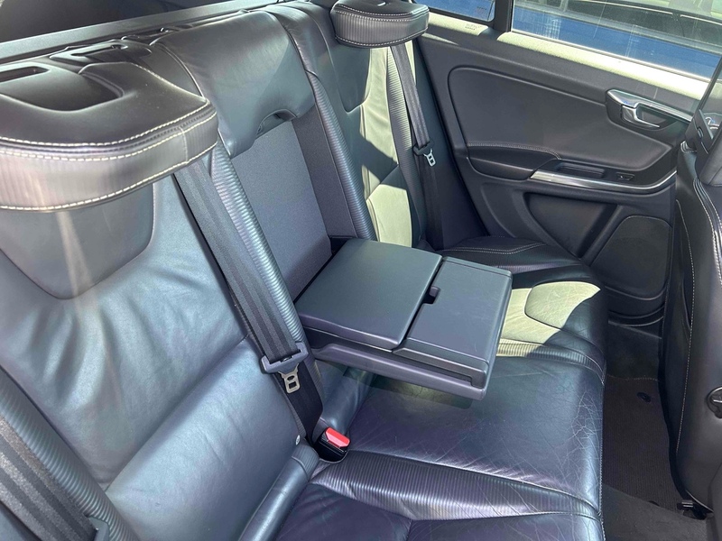 Volvo V60 T4 Se - U12690