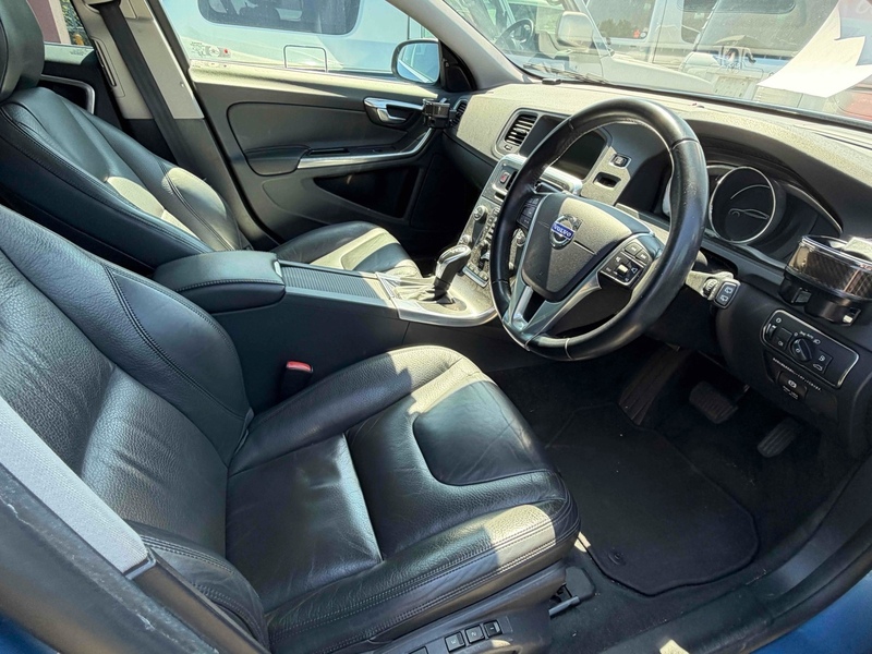 Volvo V60 T4 Se - U12691