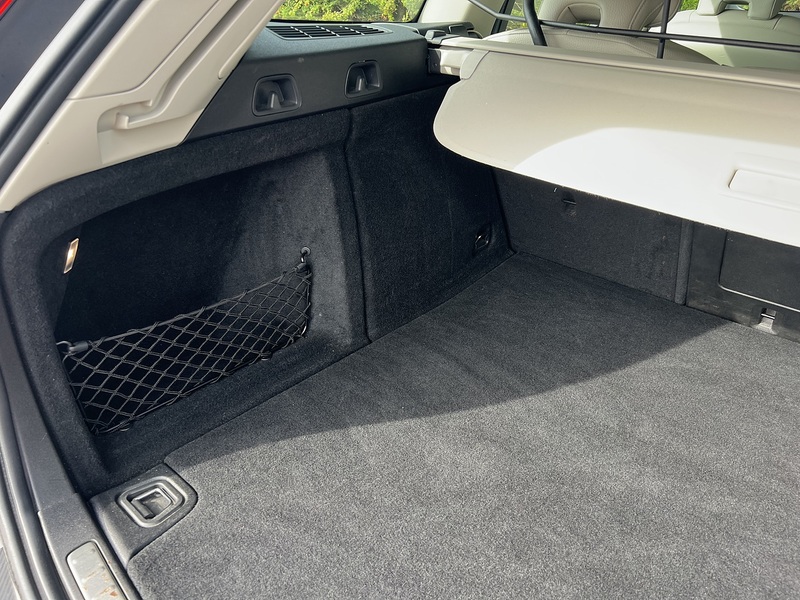 Volvo V60 D3 Momentum Plus - U12696