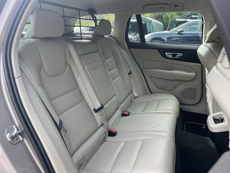 Volvo V60 D3 Momentum Plus - U12696
