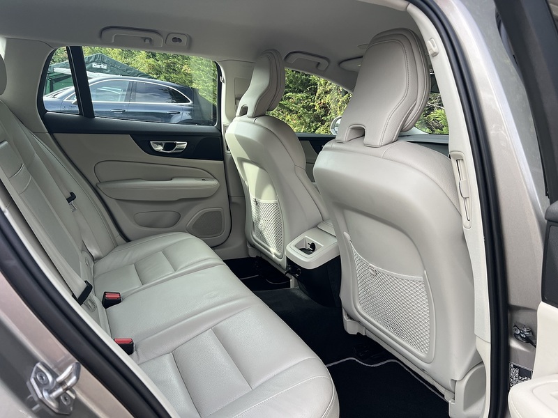 Volvo V60 D3 Momentum Plus - U12696