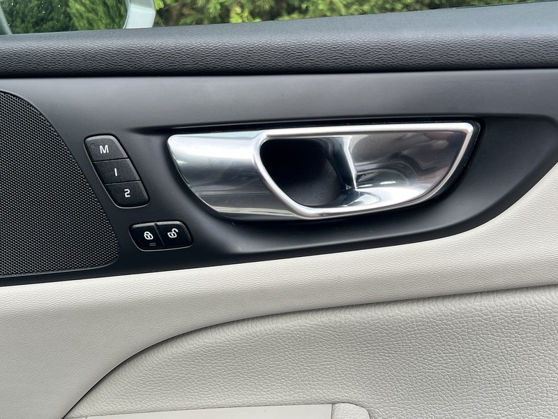 Volvo V60 D3 Momentum Plus - U12696