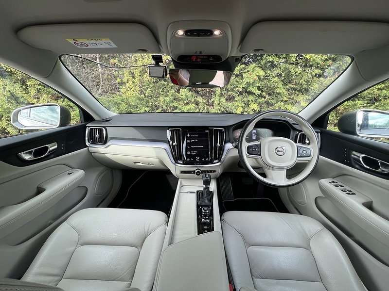 Volvo V60 D3 Momentum Plus - U12696