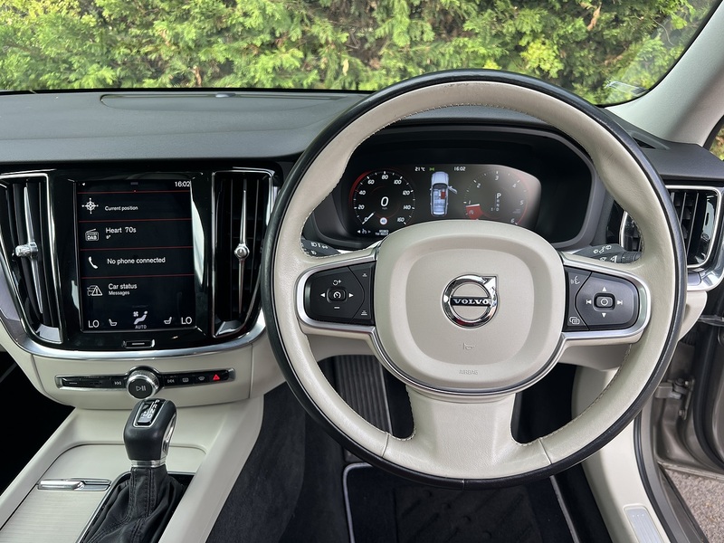 Volvo V60 D3 Momentum Plus - U12696