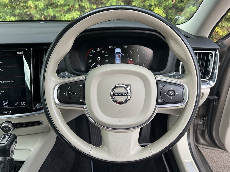 Volvo V60 D3 Momentum Plus - U12696