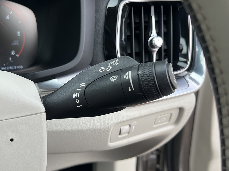 Volvo V60 D3 Momentum Plus - U12696