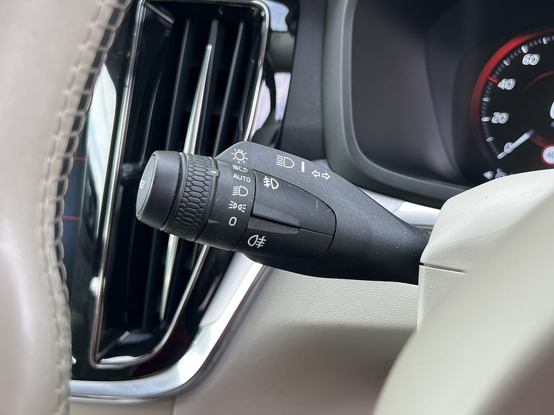 Volvo V60 D3 Momentum Plus - U12696