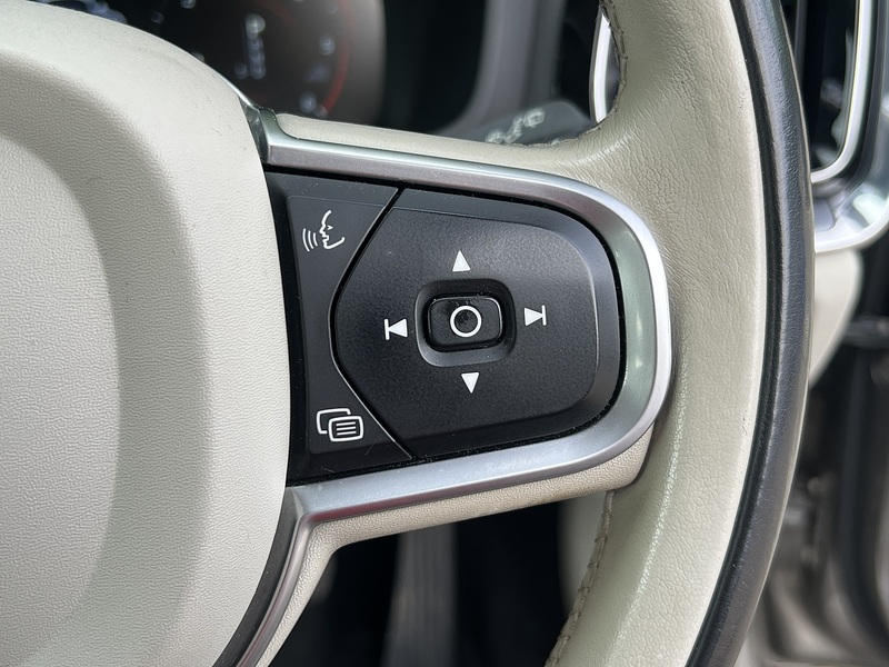Volvo V60 D3 Momentum Plus - U12696