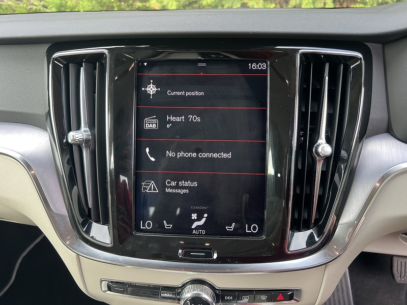 Volvo V60 D3 Momentum Plus - U12696
