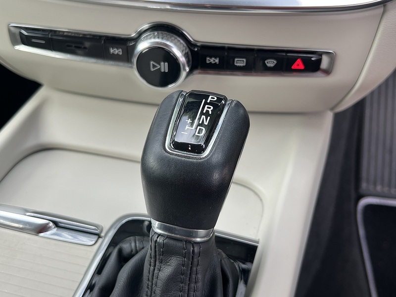 Volvo V60 D3 Momentum Plus - U12696