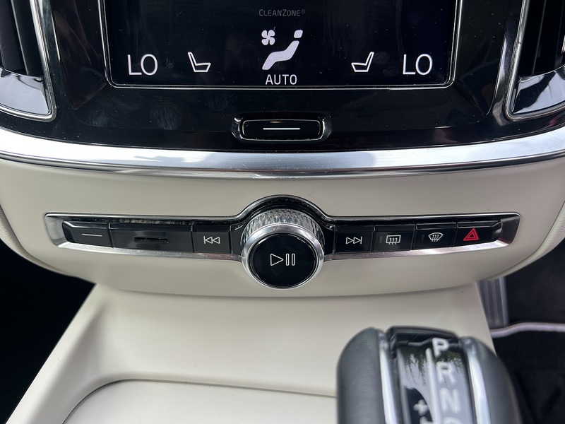 Volvo V60 D3 Momentum Plus - U12696