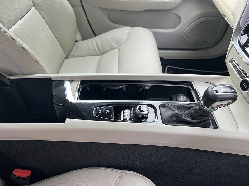 Volvo V60 D3 Momentum Plus - U12696
