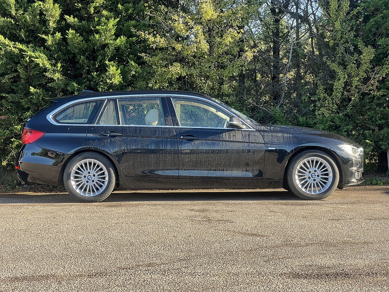 BMW 3 Series 320I Luxury Touring - U12704