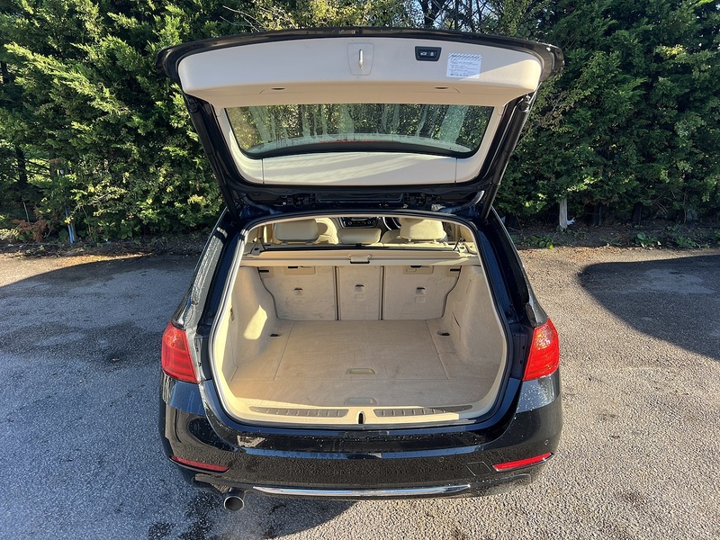 BMW 3 Series 320I Luxury Touring - U12704