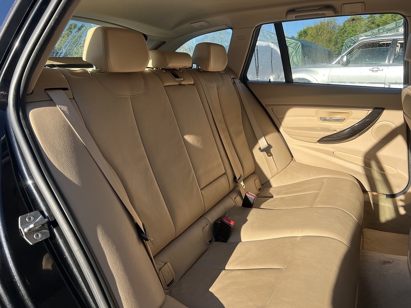 BMW 3 Series 320I Luxury Touring - U12704