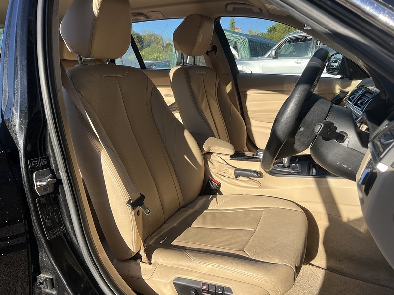 BMW 3 Series 320I Luxury Touring - U12704