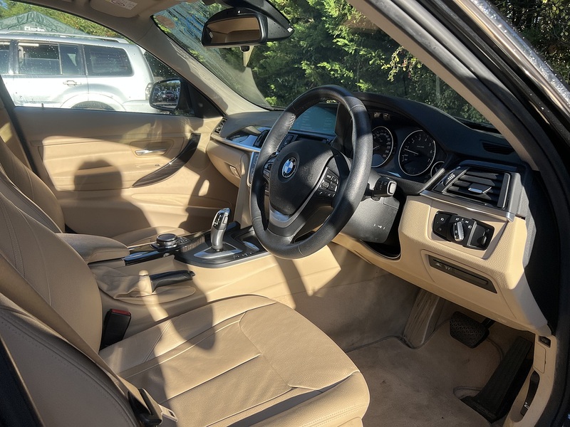 BMW 3 Series 320I Luxury Touring - U12704