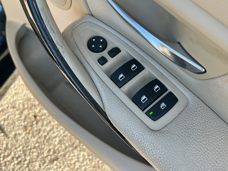 BMW 3 Series 320I Luxury Touring - U12704