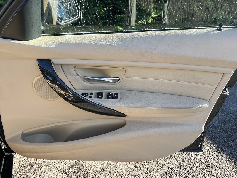 BMW 3 Series 320I Luxury Touring - U12704