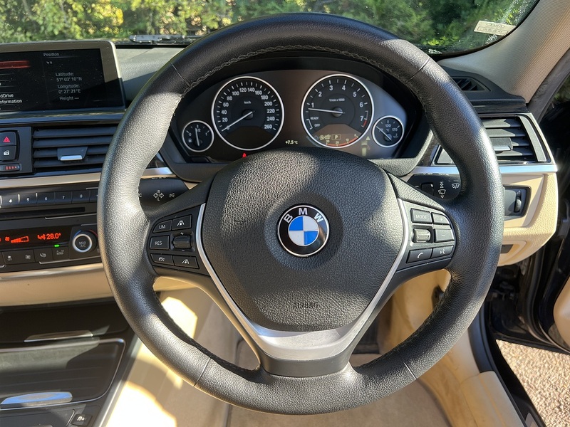 BMW 3 Series 320I Luxury Touring - U12704