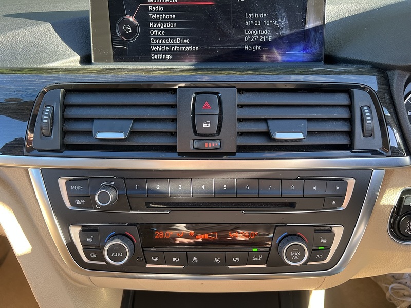 BMW 3 Series 320I Luxury Touring - U12704