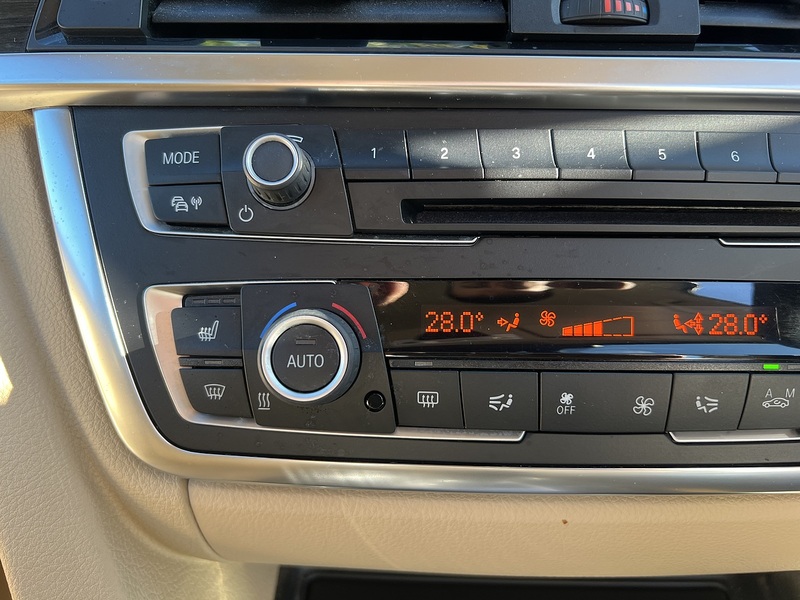 BMW 3 Series 320I Luxury Touring - U12704