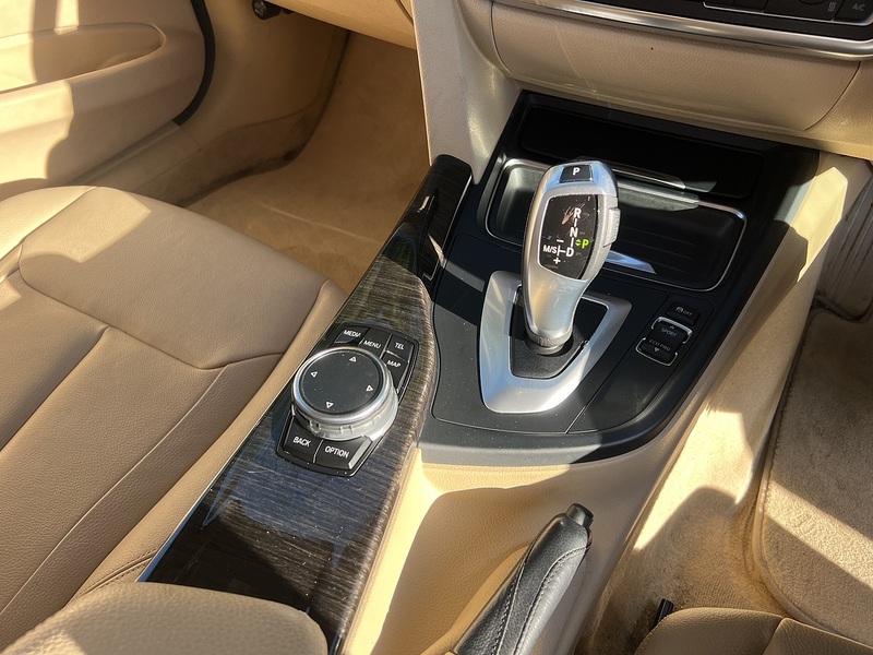 BMW 3 Series 320I Luxury Touring - U12704