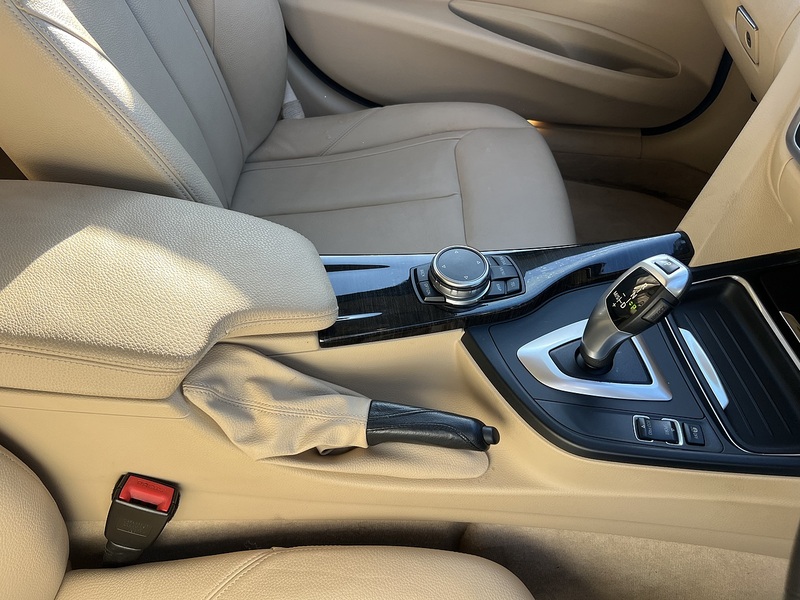 BMW 3 Series 320I Luxury Touring - U12704