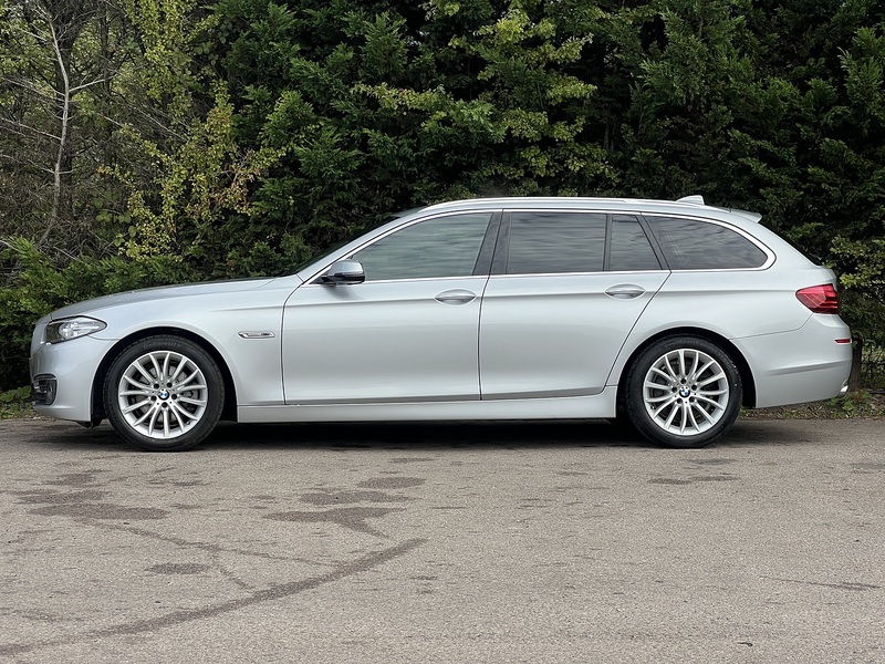 BMW 5 Series 520I Touring Luxury - U12706