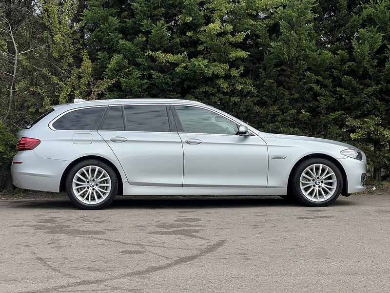 BMW 5 Series 520I Touring Luxury - U12706